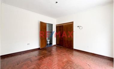Venta De Casa Como Terreno – Calle Cabo Blanco - San Isidro