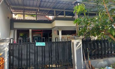 Dijual Rumah Di Jl Rungkut Barata Surabaya Timur Cocok Untuk Kost-kostan Lokasi Strategis