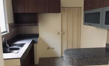 Venta de casa cuatro habitaciones en urbanización Arboletta km 15,5 de la vía Salitre