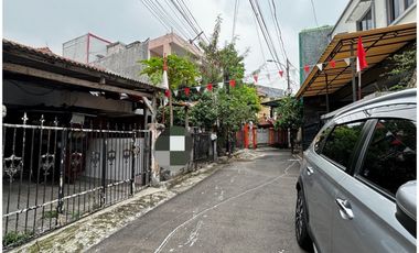 Rumah Hitung Tanah Akses Jalan 2 Mobil Di Tebet Utara, Dekat Jl. Abdullah Syafei