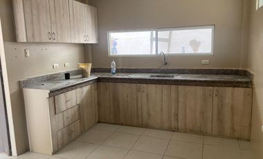 Alquilo casa en Duran en urbanización privada