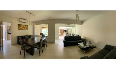 Alquilo Majestuosa Casa  amoblada en Versalles con opción a compra