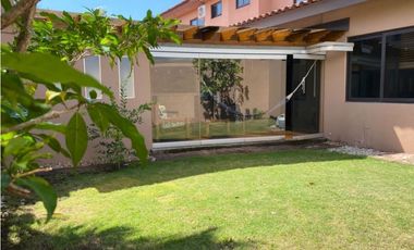 Alquilo Majestuosa Casa  amoblada en Versalles con opción a compra