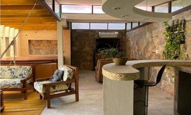 Alquilo Majestuosa Casa  amoblada en Versalles con opción a compra