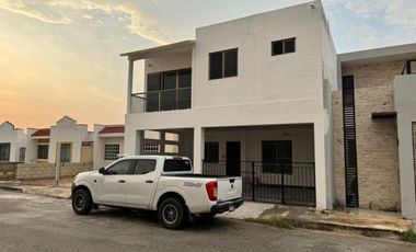 Casa en Renta de 5 Habitaciones en Fraccionamiento Las Americas, Merida