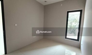 Rumah Minimalis 2 Lantai di Taman Victoria
