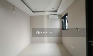 Rumah Minimalis 2 Lantai di Taman Victoria
