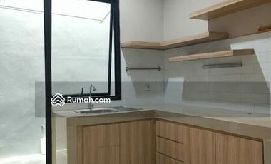 Rumah Minimalis 2 Lantai di Taman Victoria