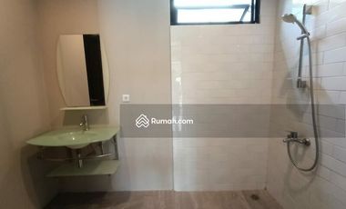 Rumah Minimalis 2 Lantai di Taman Victoria