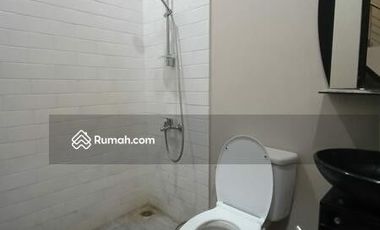 Rumah Minimalis 2 Lantai di Taman Victoria