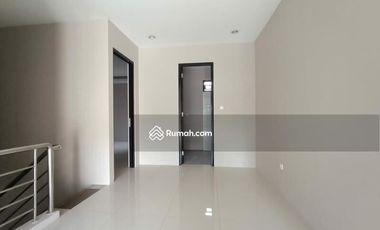 Rumah Minimalis 2 Lantai di Taman Victoria