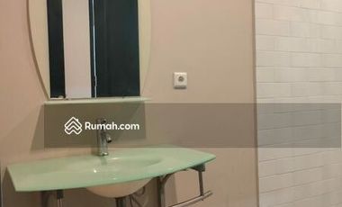 Rumah Minimalis 2 Lantai di Taman Victoria
