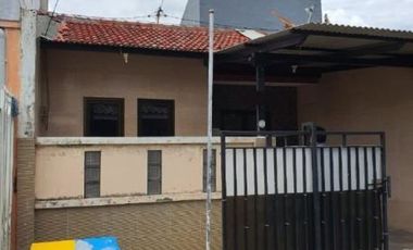 rumah di Mulyosari Tengah Hadap Utara, Strategis