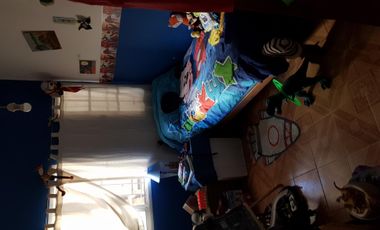 PH frente Chilavert de 3 ambientes con entrada de auto y patio al fondo con parrilla