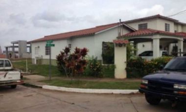 ALQUILO Y VENDO CASA EN LA CHORRERA ALTOS DEL CAMPO 2R