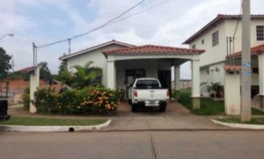ALQUILO Y VENDO CASA EN LA CHORRERA ALTOS DEL CAMPO 2R
