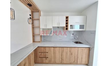 Se Vende Departamento Hermoso En San Juan De Lurigancho, Urb La Huayrona.