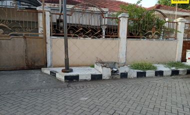 Dijual Rumah Lokasi Sangat Strategis Di Jl. Mojoarum, Surabaya