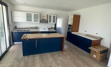 Casa a estrenar en Barrio Los Talas, Canning.