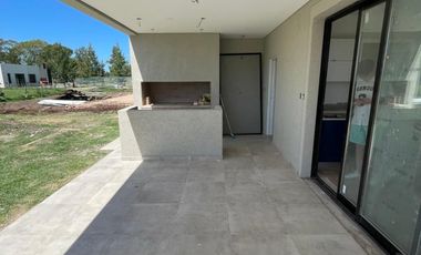 Casa a estrenar en Barrio Los Talas, Canning.