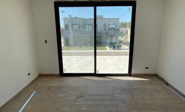 Casa a estrenar en Barrio Los Talas, Canning.