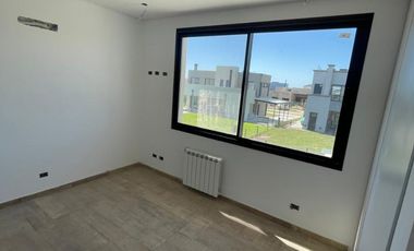 Casa a estrenar en Barrio Los Talas, Canning.
