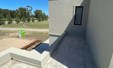 Casa a estrenar en Barrio Los Talas, Canning.