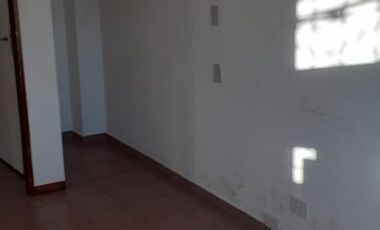 SE ALQUILAN TRES OFICINAS PARA USO COMERCIAL Y/O PROFESIONAL