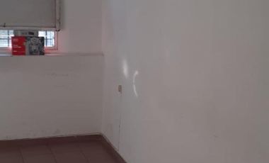 SE ALQUILAN TRES OFICINAS PARA USO COMERCIAL Y/O PROFESIONAL