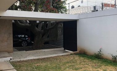 Casa En Venta En Chapultepec Norte – Excelente Ubicación En Esquina Amplia casa en venta en una de las zonas más céntricas y cotizadas de Morelia
