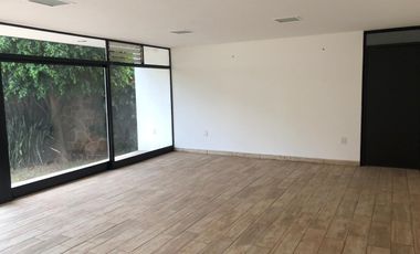Casa En Venta En Chapultepec Norte – Excelente Ubicación En Esquina Amplia casa en venta en una de las zonas más céntricas y cotizadas de Morelia