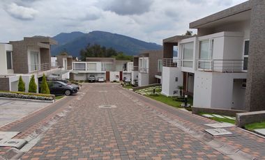 Venta de casa Sector Valle de los Chillos la Armenia 2 Veracruz II 250 M2