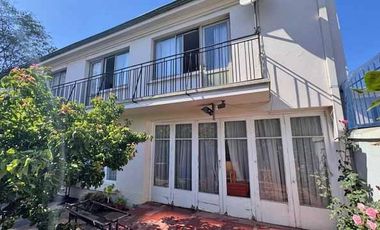 Casa sólida, 5 dorm. estar, 4 baños, terraza, patio, estac.