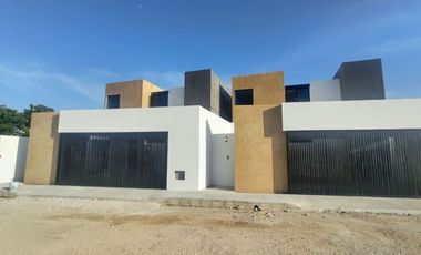 Venta Casa en Merida con Alberca, Cerca de La Playa en Temozon Norte, Merida Yuc