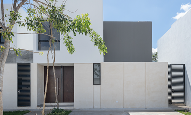 Casa al norte de la ciudad en Privada residencial, 3 habitaciones, Cholul