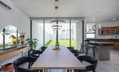 Casa al norte de la ciudad en Privada residencial, 3 habitaciones, Cholul