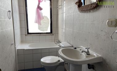 Local Comercial en Venta en Amplia Casa (4 niveles) con loc. comerciales en centro de Calbuco