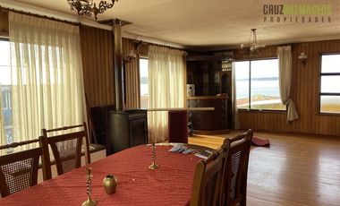 Local Comercial en Venta en Amplia Casa (4 niveles) con loc. comerciales en centro de Calbuco