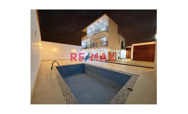 Venta Casa Con Piscina En Las Lomas De Huanchaco