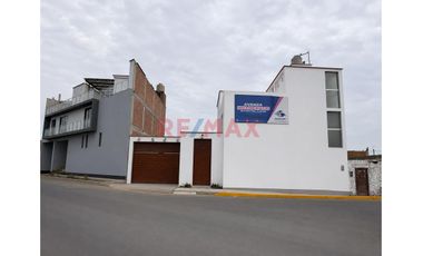 Venta Casa Con Piscina En Las Lomas De Huanchaco