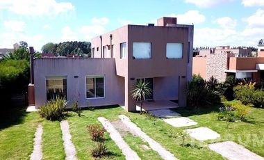 CASA VENTA CANNING BARRIO DON JOAQUIN
