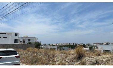 TERRENO EN URBANIZACIÓN ALTOS DE MANTA BEACH, SUR DE MANTA