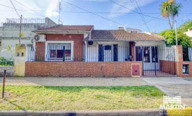 Casa en  venta en Martínez chalet 3 amb. con jardín