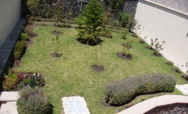 Preciosa Casa con Jardín en Cumbres del Cimatario, Tipo California, 4 Recámara