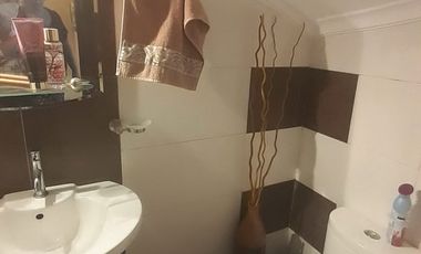Venta de Casa en Samborondón de 3 dormitorios  Urb Fontana, frente al Lago