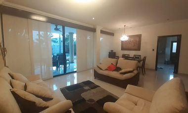 Venta de Casa en Samborondón de 3 dormitorios  Urb Fontana, frente al Lago