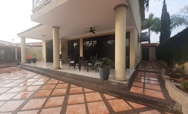 Venta de Casa en Samborondón de 3 dormitorios  Urb Fontana, frente al Lago