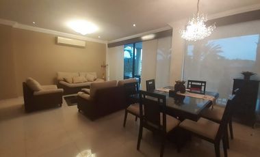 Venta de Casa en Samborondón de 3 dormitorios  Urb Fontana, frente al Lago