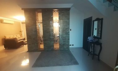 Venta de Casa en Samborondón de 3 dormitorios  Urb Fontana, frente al Lago