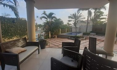Venta de Casa en Samborondón de 3 dormitorios  Urb Fontana, frente al Lago